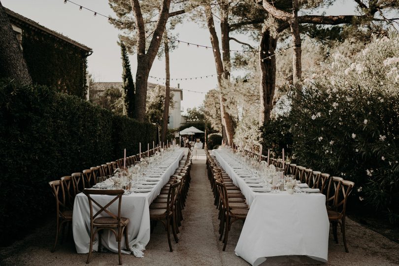 Un mariage élégant à La Tour Vaucros en Provence - Photos : The Quirky - Blog mariage : La mariée aux pieds nus.