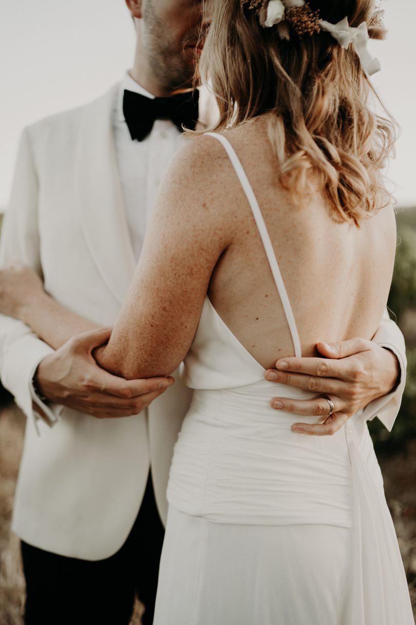 Un mariage élégant à La Tour Vaucros en Provence - Photos : The Quirky - Blog mariage : La mariée aux pieds nus.