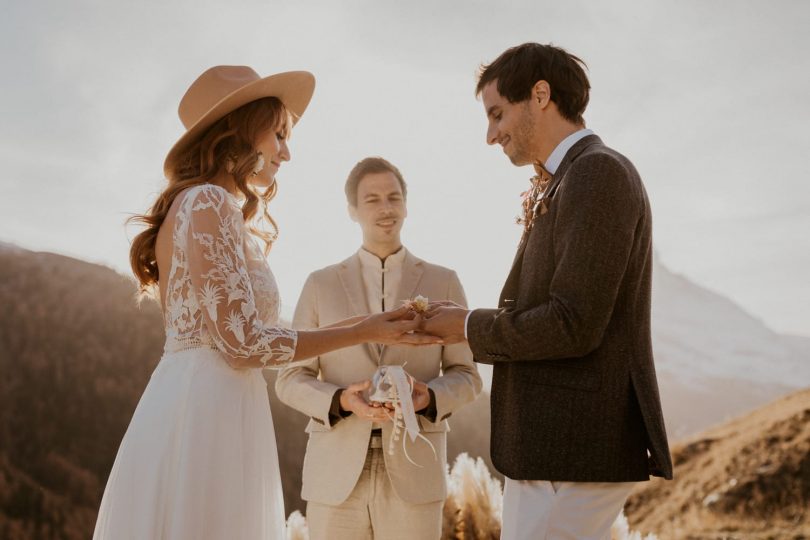 Un elopement bohème à Zermatt en Suisse - Photos : Cécilia Hofer - Blog mariage : La mariée aux pieds nus