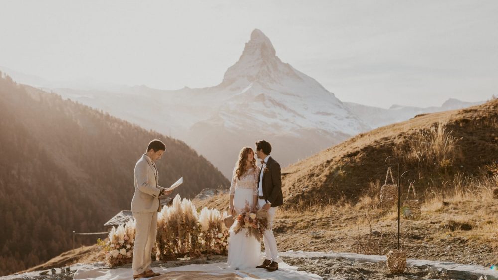 Un elopement bohème à Zermatt en Suisse - Photos : Cécilia Hofer - Blog mariage : La mariée aux pieds nus