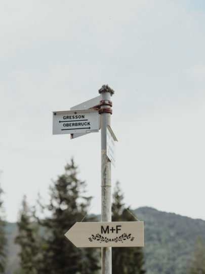 Un mariage petit budget en petit comité dans une auberge des Vosges - A découvrir sur le blog mariage www.lamarieeauxpiedsnus.com - Photos : Capyture