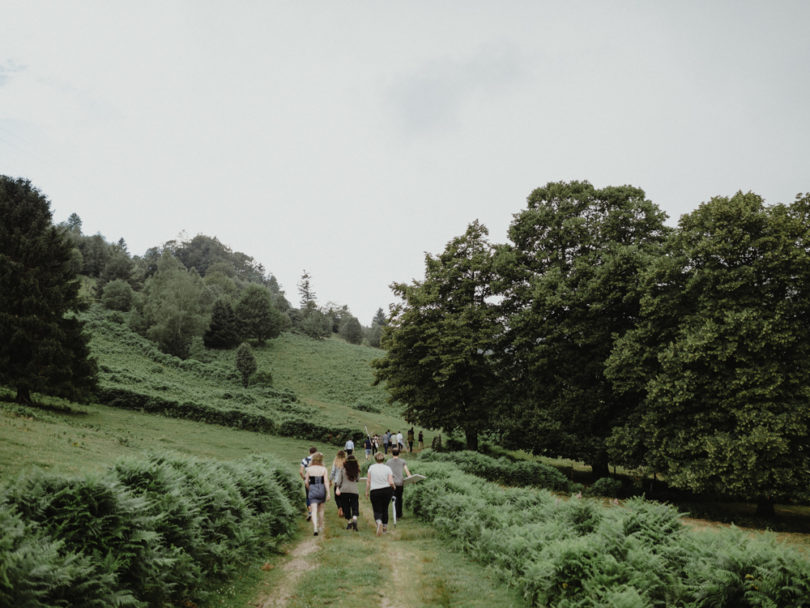 Un mariage petit budget en petit comité dans une auberge des Vosges - A découvrir sur le blog mariage www.lamarieeauxpiedsnus.com - Photos : Capyture