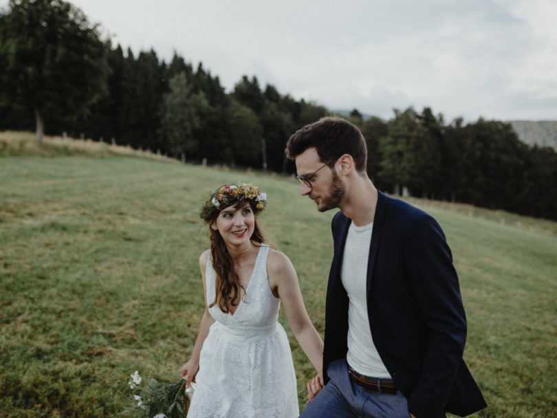 Un mariage petit budget en petit comité dans une auberge des Vosges - A découvrir sur le blog mariage www.lamarieeauxpiedsnus.com - Photos : Capyture