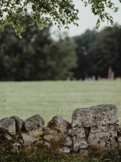 Un mariage petit budget en petit comité dans une auberge des Vosges - A découvrir sur le blog mariage www.lamarieeauxpiedsnus.com - Photos : Capyture