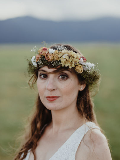 Un mariage petit budget en petit comité dans une auberge des Vosges - A découvrir sur le blog mariage www.lamarieeauxpiedsnus.com - Photos : Capyture