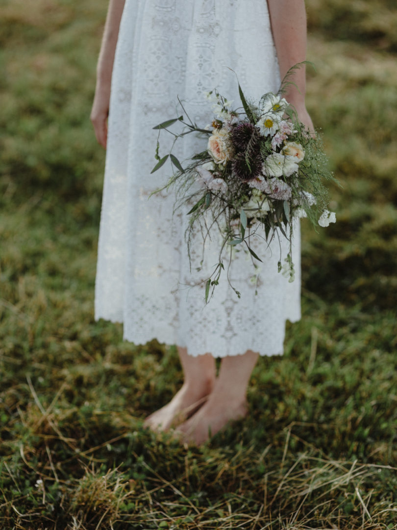 Un mariage petit budget en petit comité dans une auberge des Vosges - A découvrir sur le blog mariage www.lamarieeauxpiedsnus.com - Photos : Capyture