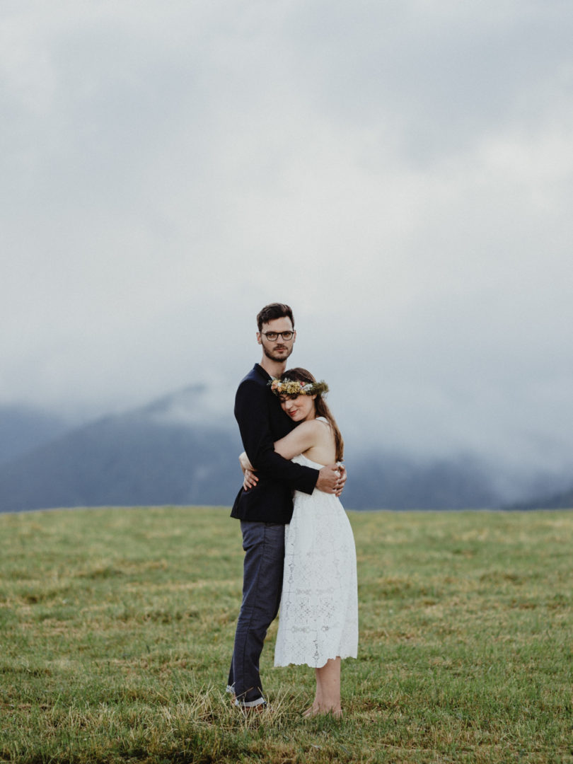 Un mariage petit budget en petit comité dans une auberge des Vosges - A découvrir sur le blog mariage www.lamarieeauxpiedsnus.com - Photos : Capyture