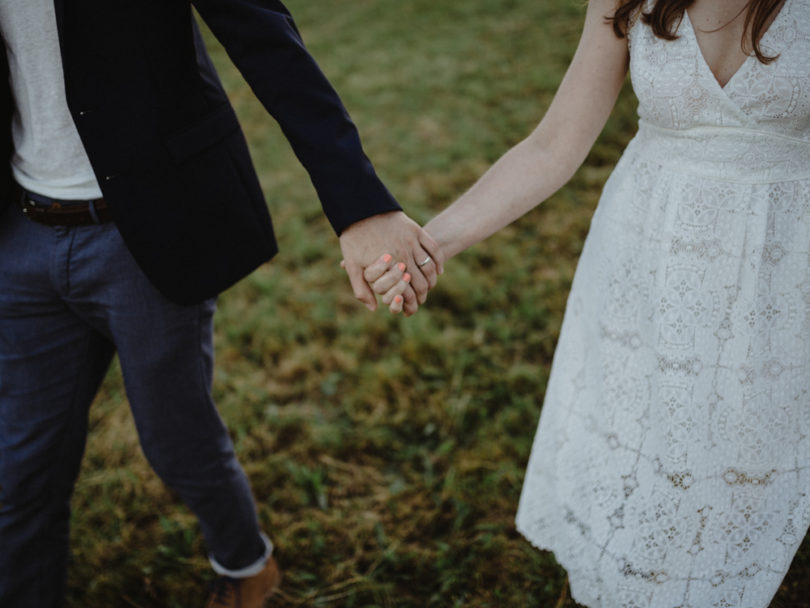 Un mariage petit budget en petit comité dans une auberge des Vosges - A découvrir sur le blog mariage www.lamarieeauxpiedsnus.com - Photos : Capyture