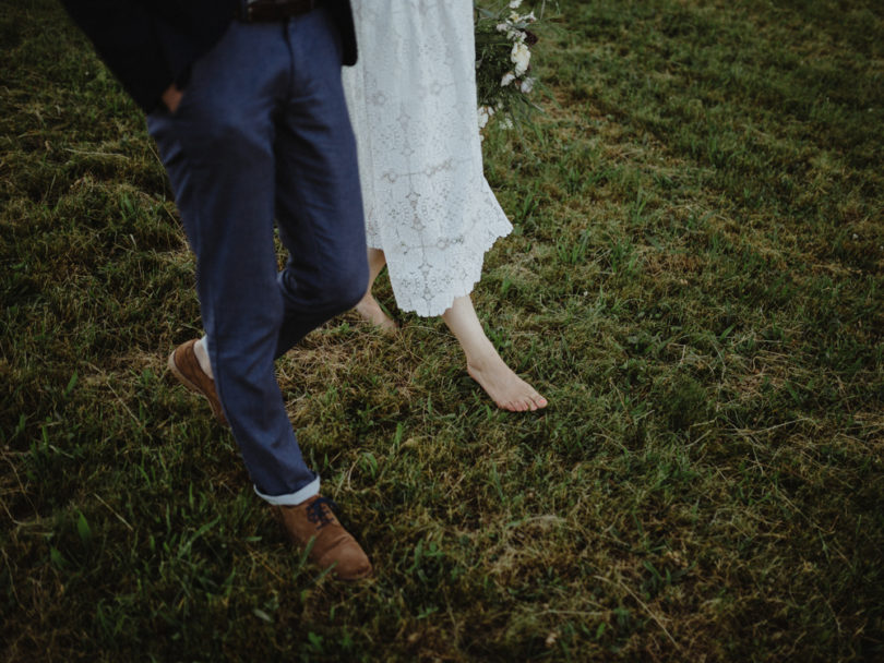 Un mariage petit budget en petit comité dans une auberge des Vosges - A découvrir sur le blog mariage www.lamarieeauxpiedsnus.com - Photos : Capyture