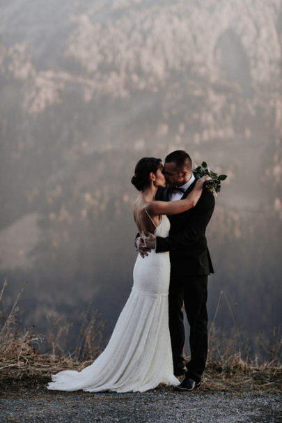 Un elopement dans les montagnes en Autriche - A découvrir sur le blog mariage www.lamarieeauxpiedsnus.com - Photos et vidéo : Pinewood Weddings