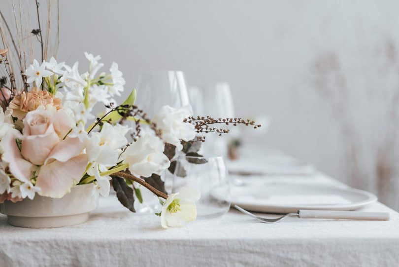 Un mariage épuré et minimaliste - Blog mariage : La mariée aux pieds nus - Photos : Chloé Lapeyssonnie