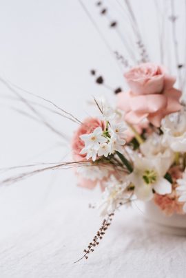 Un mariage épuré et minimaliste - Blog mariage : La mariée aux pieds nus - Photos : Chloé Lapeyssonnie