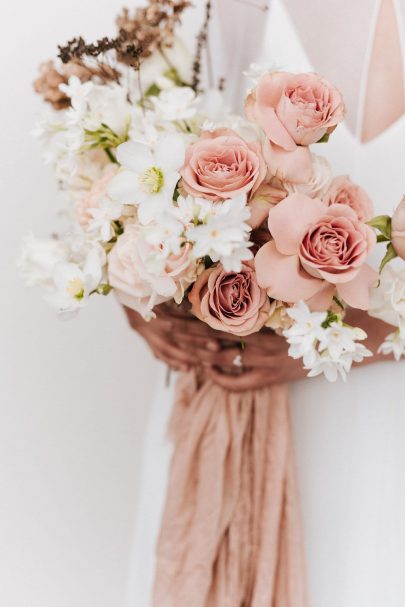 Un mariage épuré et minimaliste - Blog mariage : La mariée aux pieds nus - Photos : Chloé Lapeyssonnie