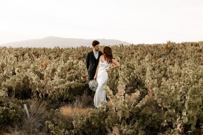 Un mariage à l'Ermitage de Brouilly dans le Beaujolais - Photos : Rock'nBrides - Blog mariage : La mariée aux pieds nus