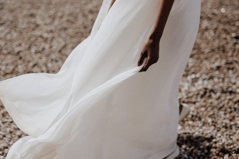 Un mariage wabi sabi au pied des falaises d'Etretat - Photos : Lika Banshoya - Design : Artis - Blog mariage : La mariée aux pieds nus