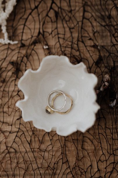 Un mariage wabi sabi au pied des falaises d'Etretat - Photos : Lika Banshoya - Design : Artis - Blog mariage : La mariée aux pieds nus