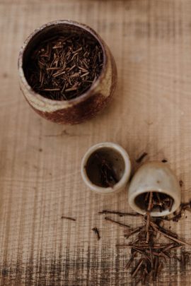 Un mariage wabi sabi au pied des falaises d'Etretat - Photos : Lika Banshoya - Design : Artis - Blog mariage : La mariée aux pieds nus