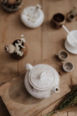 Un mariage wabi sabi au pied des falaises d'Etretat - Photos : Lika Banshoya - Design : Artis - Blog mariage : La mariée aux pieds nus