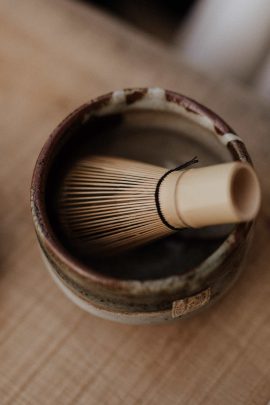 Un mariage wabi sabi au pied des falaises d'Etretat - Photos : Lika Banshoya - Design : Artis - Blog mariage : La mariée aux pieds nus