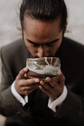 Un mariage wabi sabi au pied des falaises d'Etretat - Photos : Lika Banshoya - Design : Artis - Blog mariage : La mariée aux pieds nus