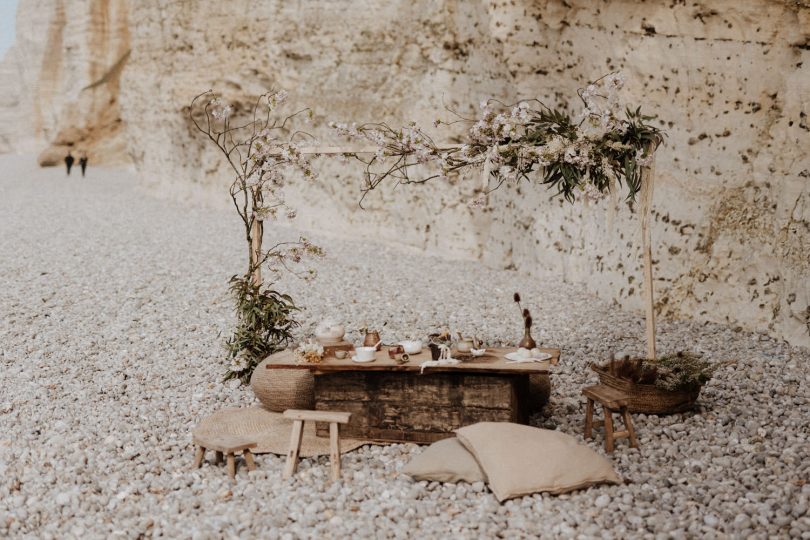 Un mariage wabi sabi au pied des falaises d'Etretat - Photos : Lika Banshoya - Design : Artis - Blog mariage : La mariée aux pieds nus