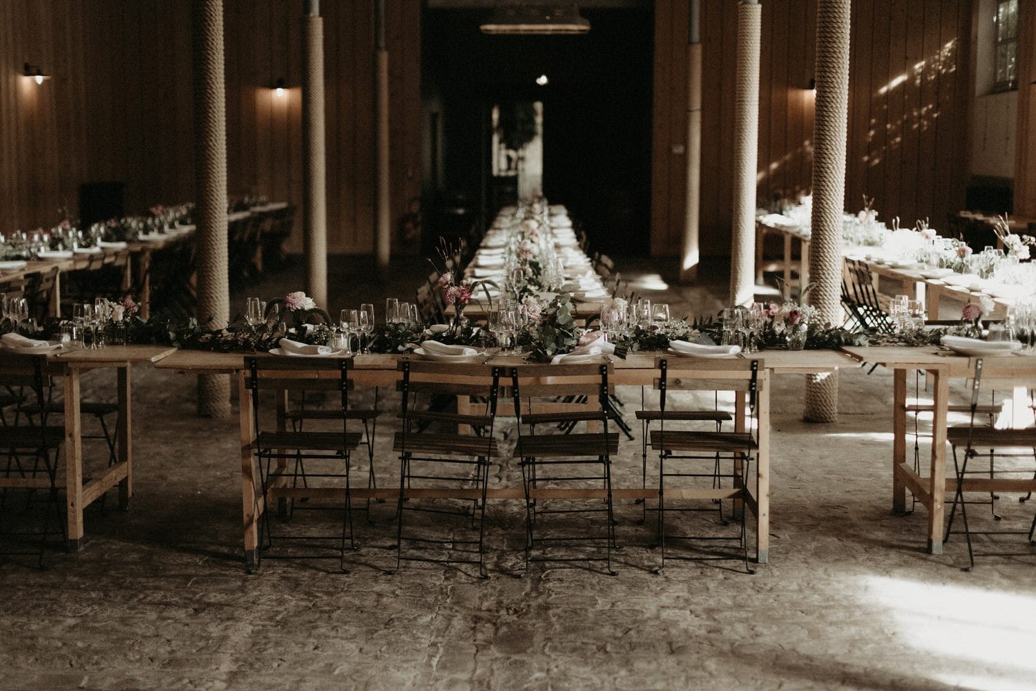 Un mariage à La Ferme du Prieuré près de Paris - Photos : Steven Bassilieaux - Blog mariage : La mariée aux pieds nus