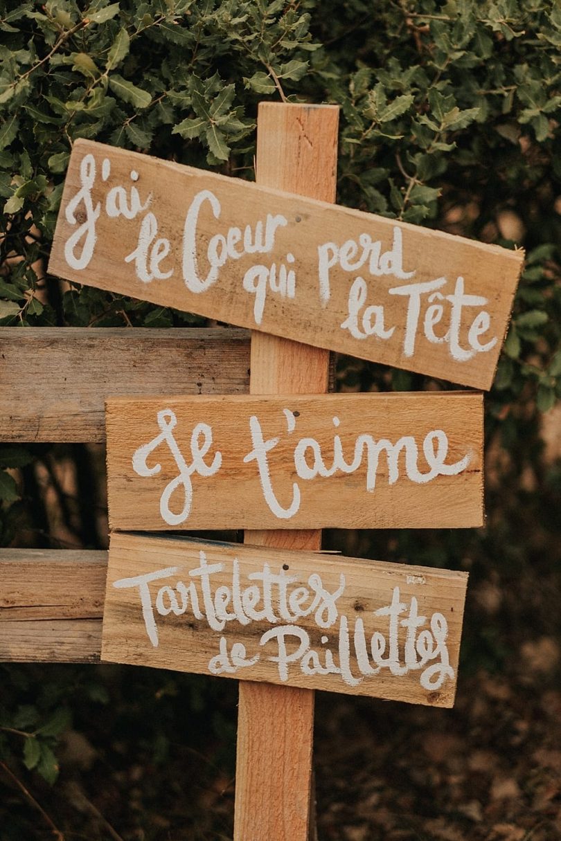 Des fiançailles sous la pluie dans une bergerie du Var - Photos : VAléry Villard - Blog mariage : La mariée aux pieds nus