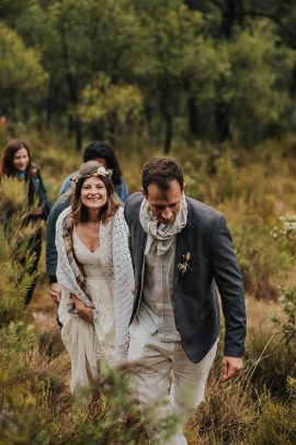 Des fiançailles sous la pluie dans une bergerie du Var - Photos : VAléry Villard - Blog mariage : La mariée aux pieds nus