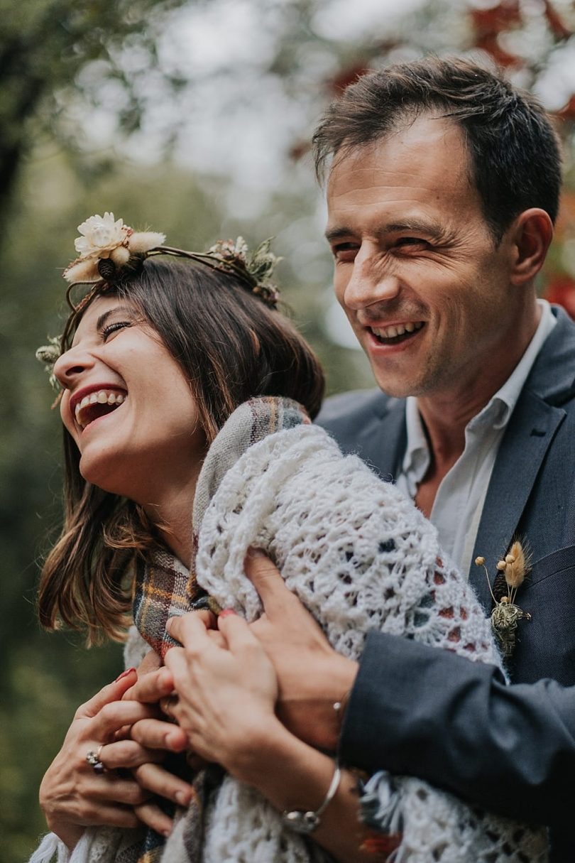 Des fiançailles sous la pluie dans une bergerie du Var - Photos : VAléry Villard - Blog mariage : La mariée aux pieds nus