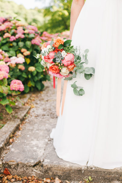 Un mariage corail et vert d'eau dans le Finistère à découvrir sur le blog mariage www.lamarieeauxpiedsnus.com - Photos : Sophie Delaveau