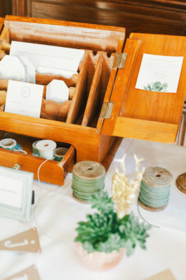 Un mariage corail et vert d'eau dans le Finistère à découvrir sur le blog mariage www.lamarieeauxpiedsnus.com - Photos : Sophie Delaveau