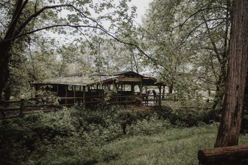 Un mariage folk dans la forêt - La mariée aux pieds nus