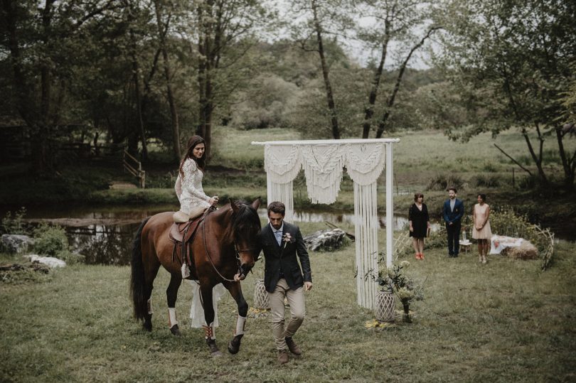 Un mariage folk dans la forêt - La mariée aux pieds nus