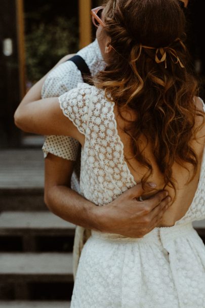 Un mariage folk en Suisse - La bohème photographie - La mariée aux pieds nus