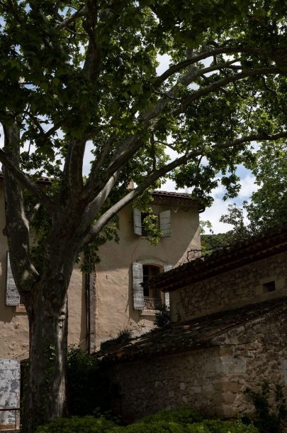 Un mariage au Galinier de Lourmarin en Provence - Photos : Mathilde Caelicia - Blog mariage : La mariée aux pieds nus