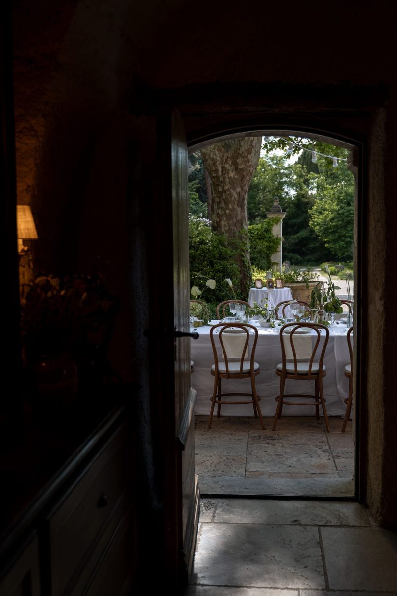 Un mariage au Galinier de Lourmarin en Provence - Photos : Mathilde Caelicia - Blog mariage : La mariée aux pieds nus