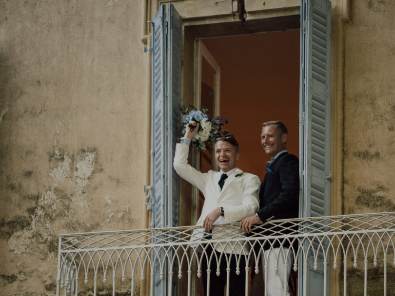 Un mariage en Provence au Chateau de Robernier - A découvrir sur le blog mariage www.lamarieeauxpiedsnus.com - Photos : Capyture / Fleurs : Big Day /