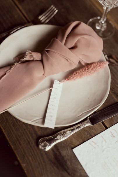 Un mariage aux Gites du Berger en Auvergne - Arty Photos - Blog mariage : La mariée aux pieds nus