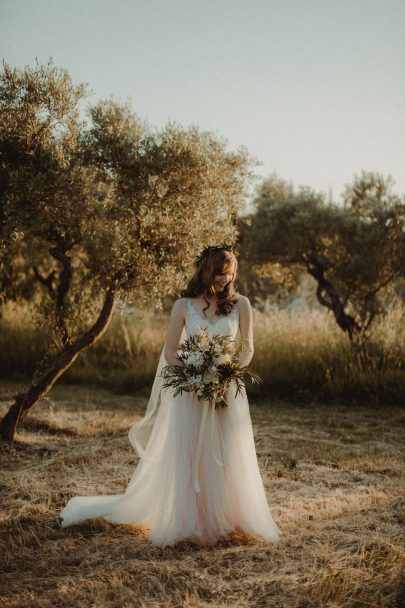 Un mariage au Hameau des Baux en provence - Photos : Reego - Blog mariage : La mariée aux pieds nus