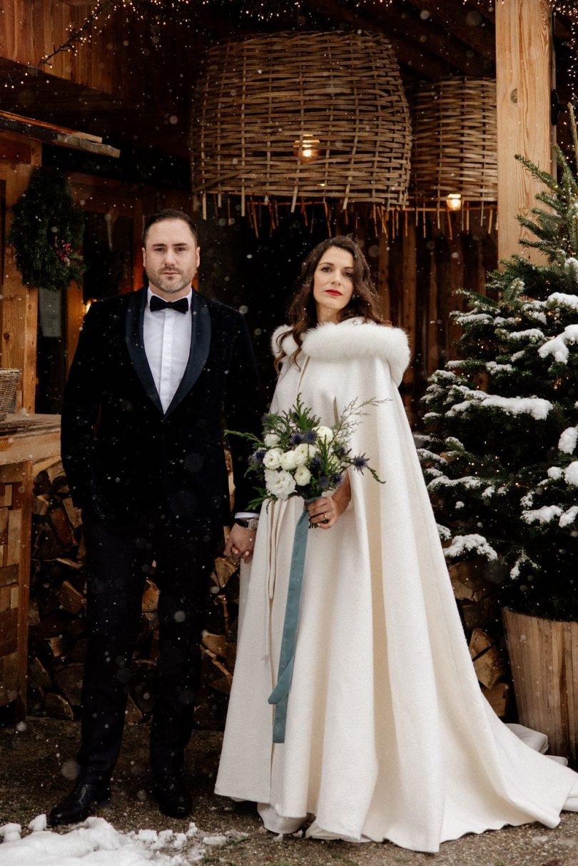 Un mariage sous la neige au Lodji Hotel en Haute-Savoie - Photographes : Dall'K - NBlog mariage : La mariée aux pieds nus