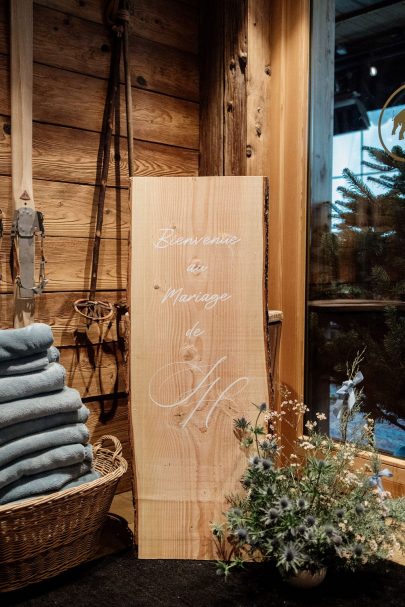 Un mariage sous la neige au Lodji Hotel en Haute-Savoie - Photographes : Dall'K - NBlog mariage : La mariée aux pieds nus