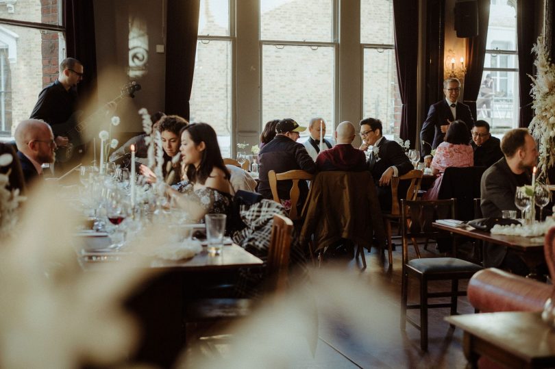 Un mariage en hiver en petit comité - Photos : Antlers Project - Blog mariage : La mariée aux pieds nus