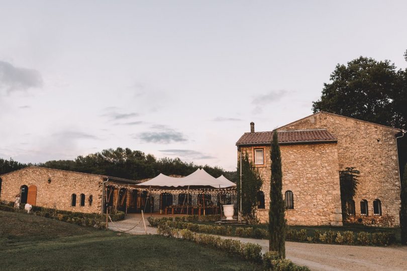 Un mariage industriel au Domaine de la Rotonde dans le Var - Photos : Les Bandits - Blog mariage : La mariée aux pieds nus