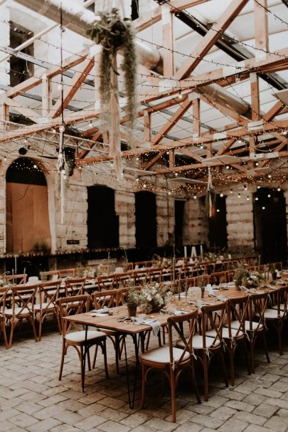 Un mariage industriel et boho dans un entrepôt - Photos : Pinewood Weddings - Blog mariage : La mariée aux pieds nus