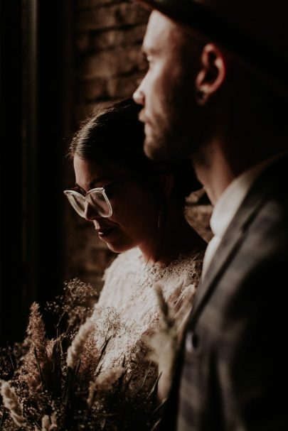 Un mariage industriel et boho dans un entrepôt - Photos : Pinewood Weddings - Blog mariage : La mariée aux pieds nus