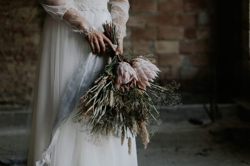 Un mariage industriel et boho dans un entrepôt - Photos : Pinewood Weddings - Blog mariage : La mariée aux pieds nus