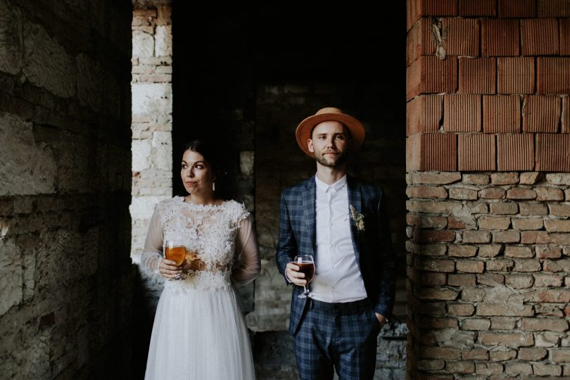 Un mariage industriel et boho dans un entrepôt - Photos : Pinewood Weddings - Blog mariage : La mariée aux pieds nus