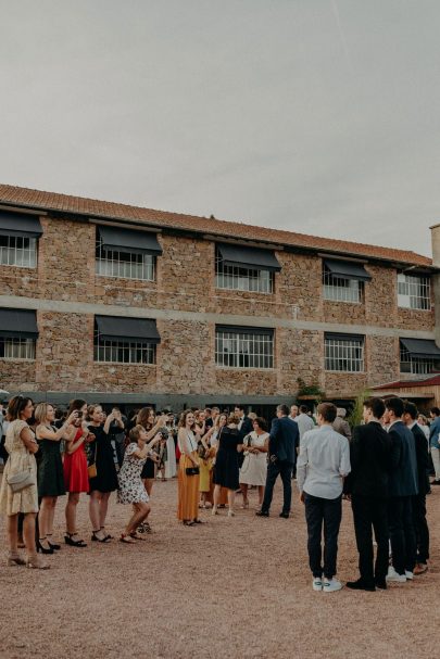 Un mariage industriel et vintage à La Factory près de Lyon - Photos : Alejandra Loaiza - Blog mariage : La mariée aux pieds nus