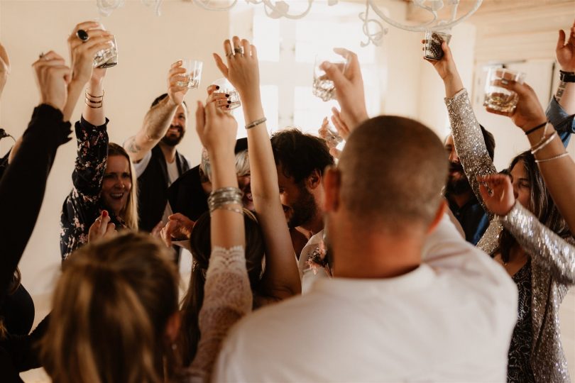 Un mariage inspiration années 70 au Domaine de Vieux Mareuil - Photos : Carla Sègues - Blog mariage : La mariée aux pieds nus