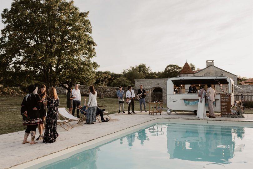 Un mariage inspiration années 70 au Domaine de Vieux Mareuil - Photos : Carla Sègues - Blog mariage : La mariée aux pieds nus